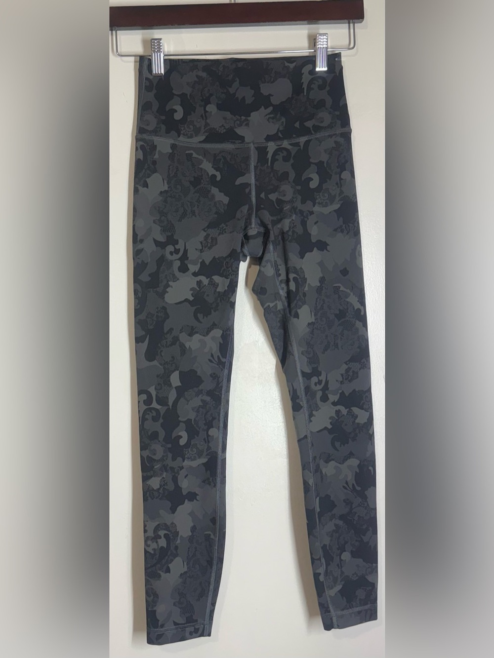 Lululemon Wunder Train High-Rise Tight 25"
Women's Leggings/Tights - Picture 3 of 9